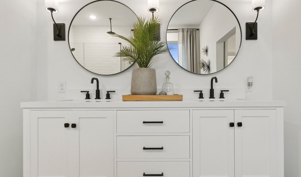 Primary bath with dual sinks