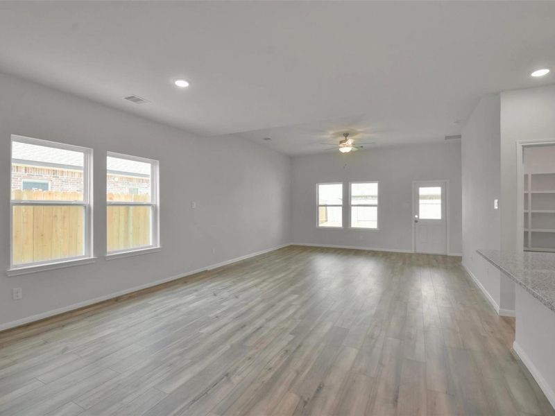 Spacious, unfurnished interior of a new home in River Ranch Meadows, Dayton (Image 18).