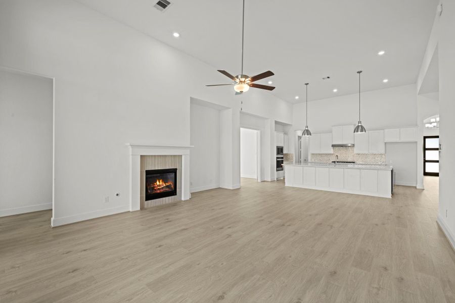 Spacious, unfurnished interior of a new home in Dunham Pointe, Cypress (Image 16). Spacious, unfurnished interior of a new home in Dunham Pointe, Cypress (Image 16).