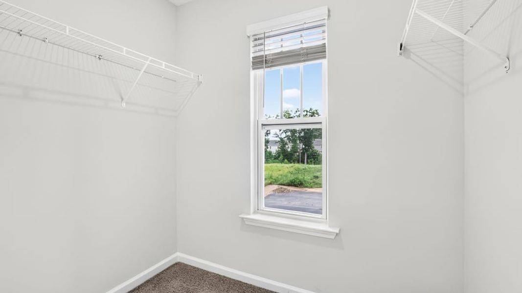 Spacious, unfurnished interior of a new home in Tanglewood Townes, Greenville (Image 34).