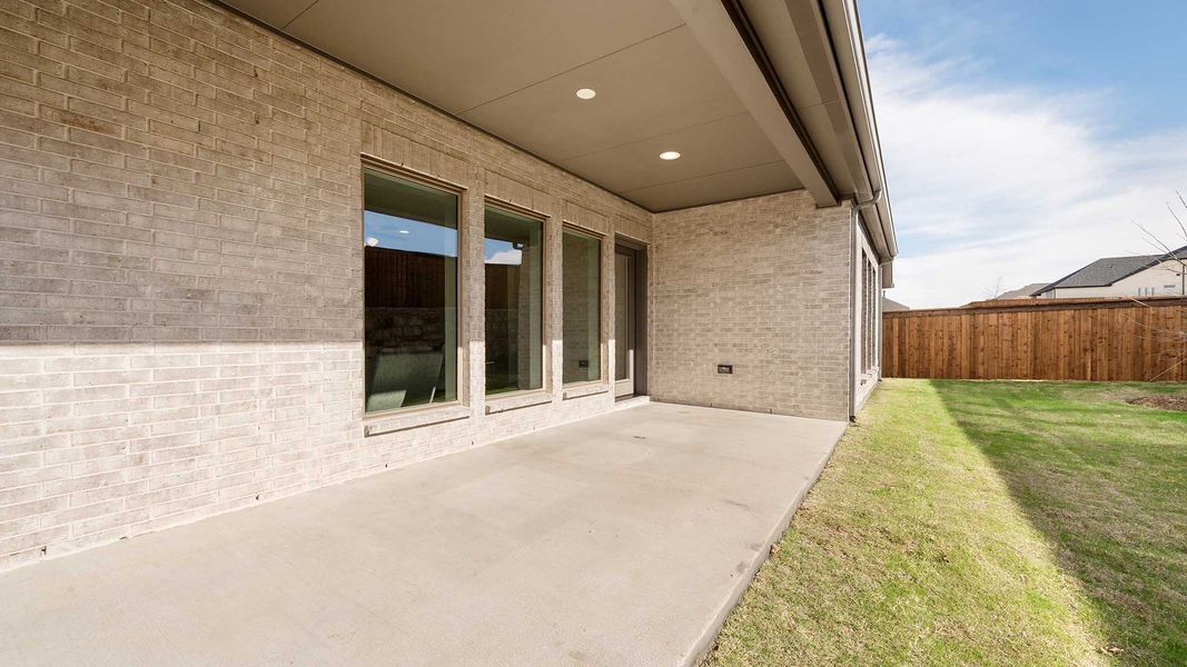 Exterior details and patio area of a home in Hillstead, Lavon (Image 4).