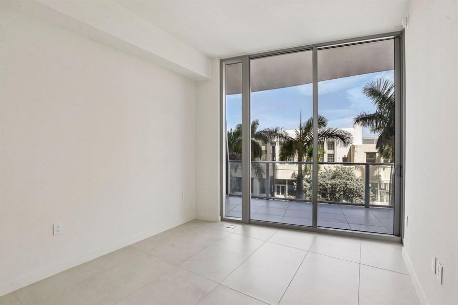 9-web-or-mls-Biscayne Blvd 201-S0409-009