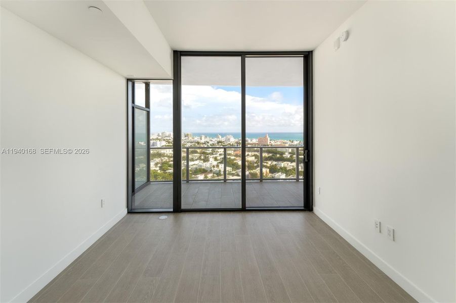Spacious, unfurnished interior of a new home in Five Park, Miami Beach (Image 11).