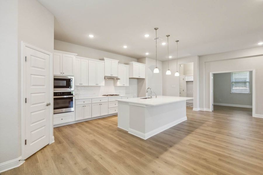 Furnished interior view inside a new home in Oaks of North Grove, Waxahachie (Image 16).