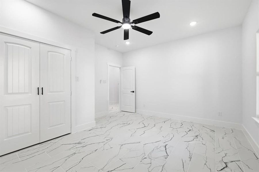 Spacious, unfurnished interior of a new home in , Gun Barrel City (Image 19).