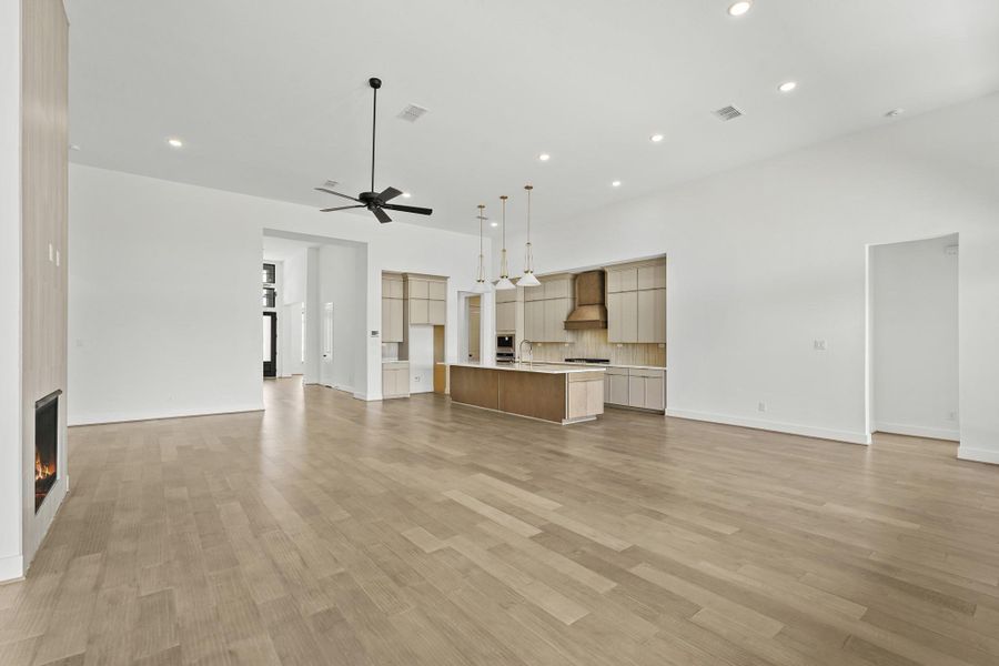 Spacious, unfurnished interior of a new home in Jubilee 45', 70', Hockley (Image 7).