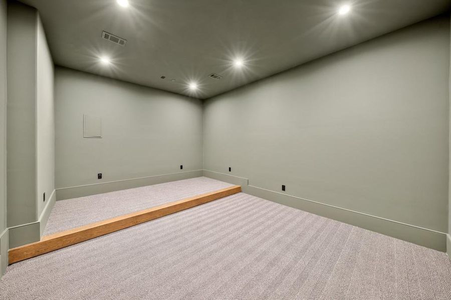 Spacious, unfurnished interior of a new home in Blue Heron Walk, Atlanta (Image 52).