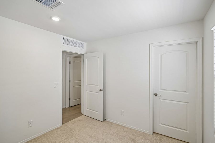 Spacious, unfurnished interior of a new home in Mandarina Reserve, Marana (Image 19).
