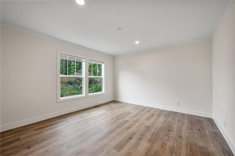 Spacious, unfurnished interior of a new home in , Gainesville (Image 10).