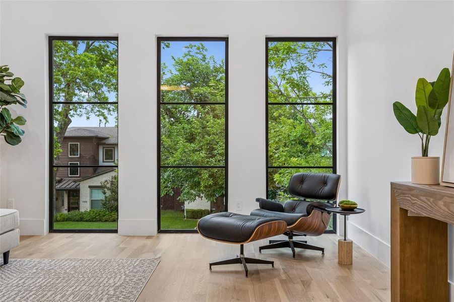 Exterior details and patio area of a home in , Dallas (Image 3).