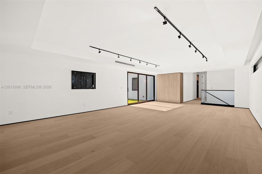 Spacious, unfurnished interior of a new home in , Miami (Image 28).