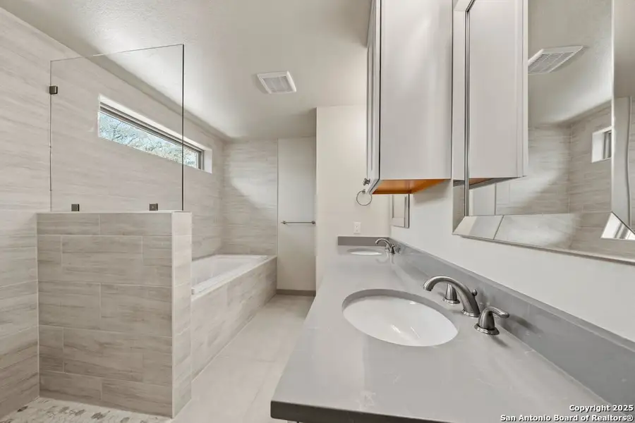 Furnished interior view inside a new home in , Canyon Lake (Image 7).