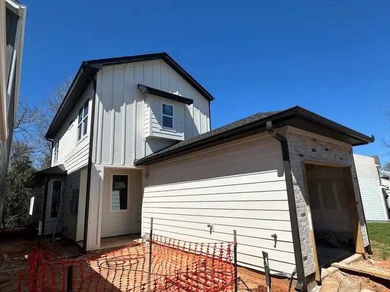 Image 10 of a home in .