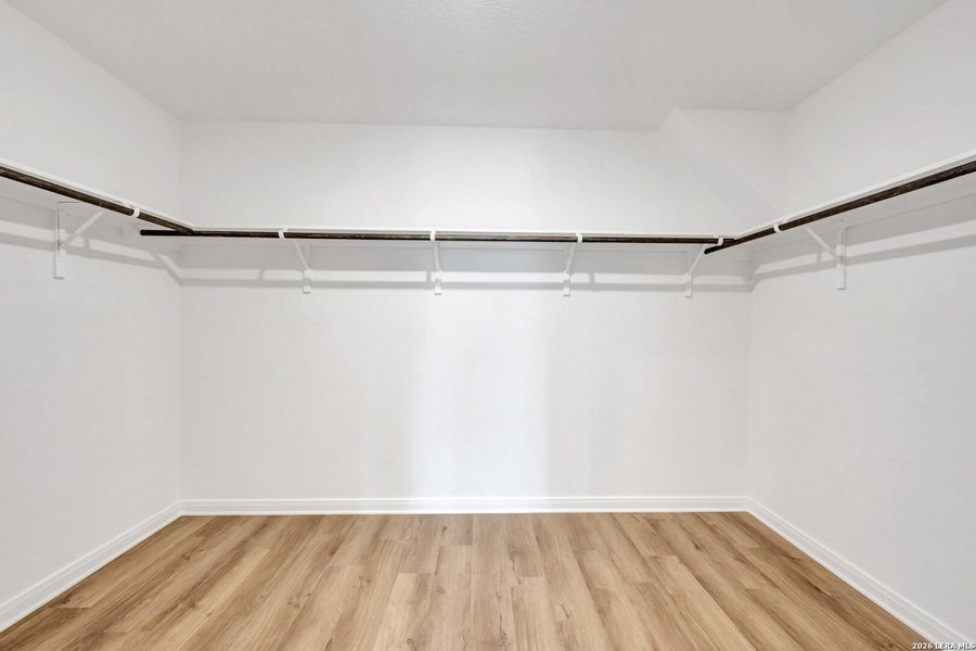 Spacious, unfurnished interior of a new home in Chaparral Ranch, Floresville (Image 27).