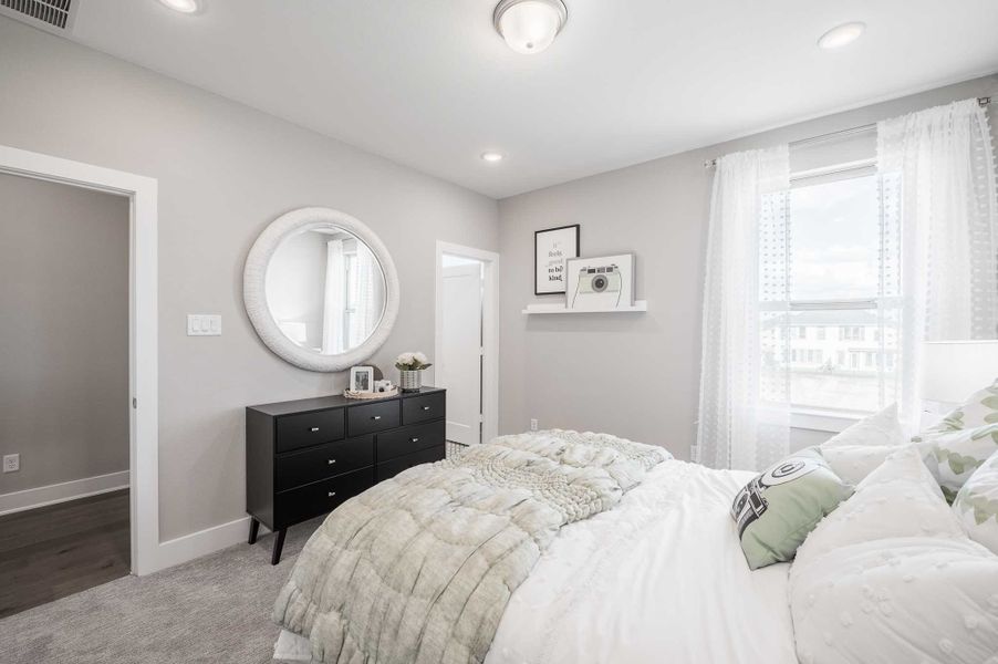 Representative furnished interior of a home built from the Hemleigh by Tri Pointe Homes in Legacy Grove 90′, Montgomery (Image 37).