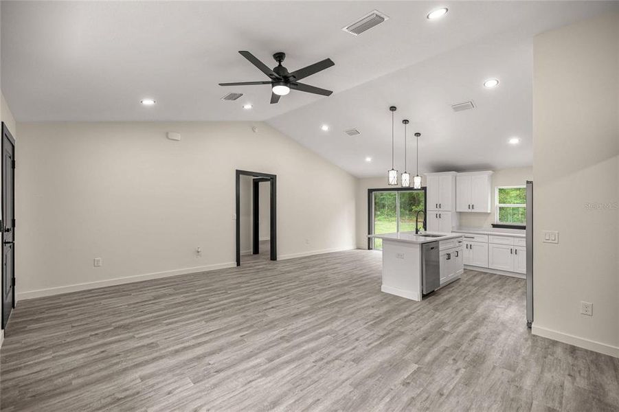 Spacious, unfurnished interior of a new home in , Ocala (Image 13).