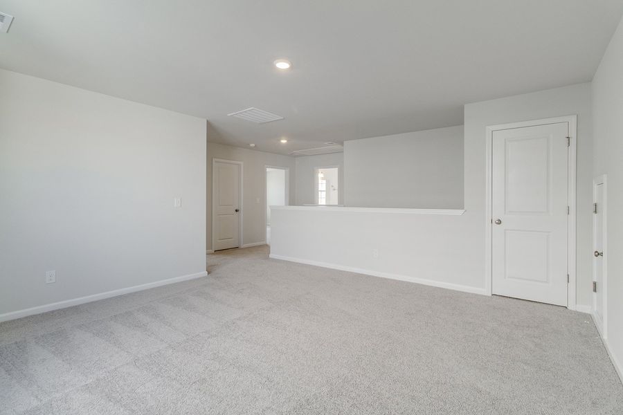 Spacious, unfurnished interior of a new home in Winston Point, Gilbert (Image 28).