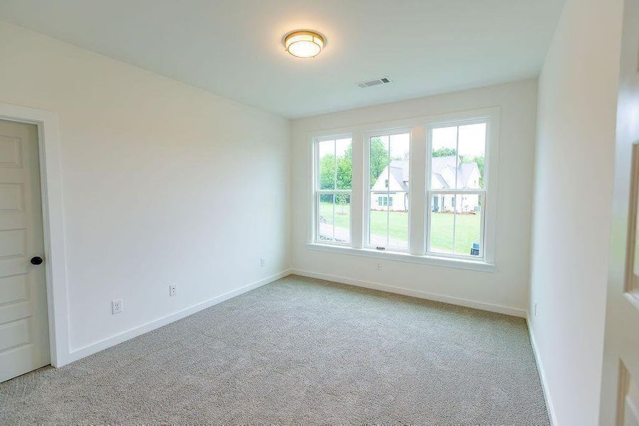 Spacious, unfurnished interior of a new home in , Gainesville (Image 40).