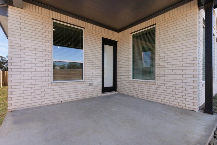 Exterior details and patio area of a home in Highland Village, Georgetown (Image 14).
