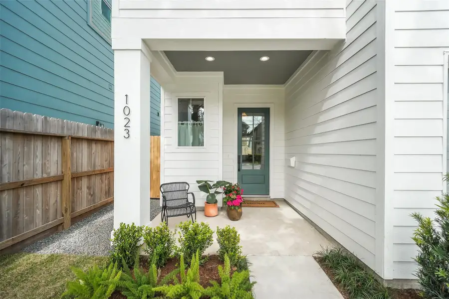 Exterior details and patio area of a home in , Houston (Image 27).