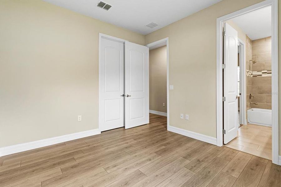 Spacious, unfurnished interior of a new home in , Ocala (Image 19).