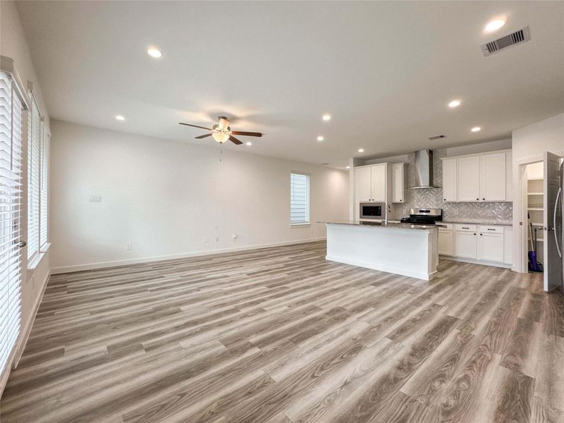 Spacious, unfurnished interior of a new home in , Houston (Image 20).