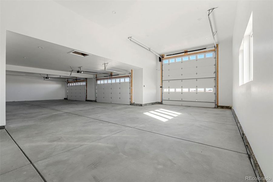 Spacious, unfurnished interior of a new home in , Hudson (Image 22).