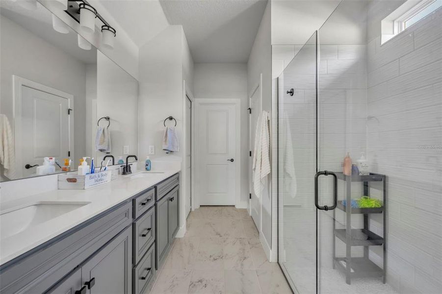 Furnished interior view inside a new home in , Clermont (Image 44).