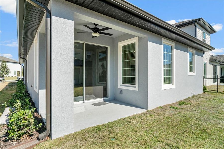Exterior details and patio area of a home in Reunion Village, Kissimmee (Image 3).