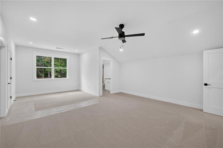 Spacious, unfurnished interior of a new home in , Lawrenceville (Image 44).
