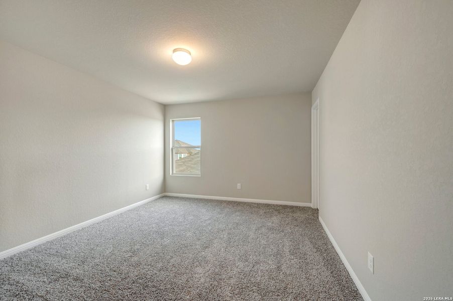 Spacious, unfurnished interior of a new home in Mesquite Ridge, San Antonio (Image 22).