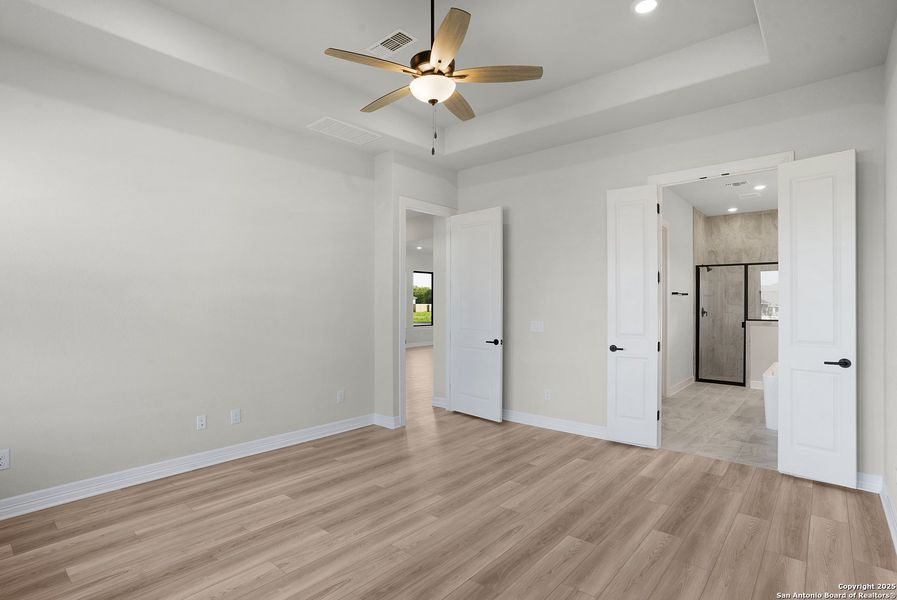 Spacious, unfurnished interior of a new home in Nolte Farms, Seguin (Image 43).