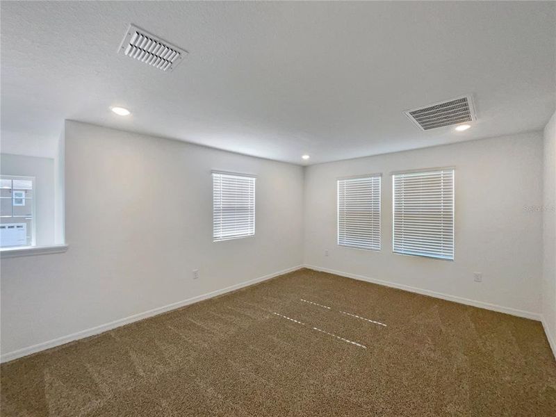 Spacious, unfurnished interior of a new home in Eden Hills, Lake Alfred (Image 19).