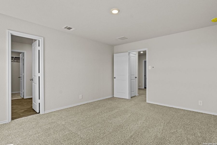Spacious, unfurnished interior of a new home in Redbird Ranch, San Antonio (Image 26).