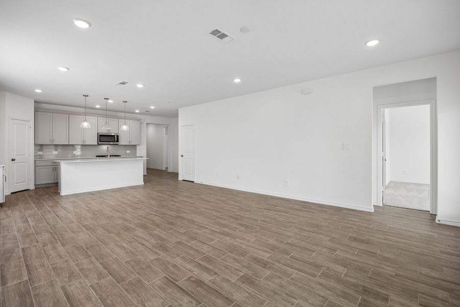 Spacious, unfurnished interior of a new home in Montgomery Bend, Montgomery (Image 23).