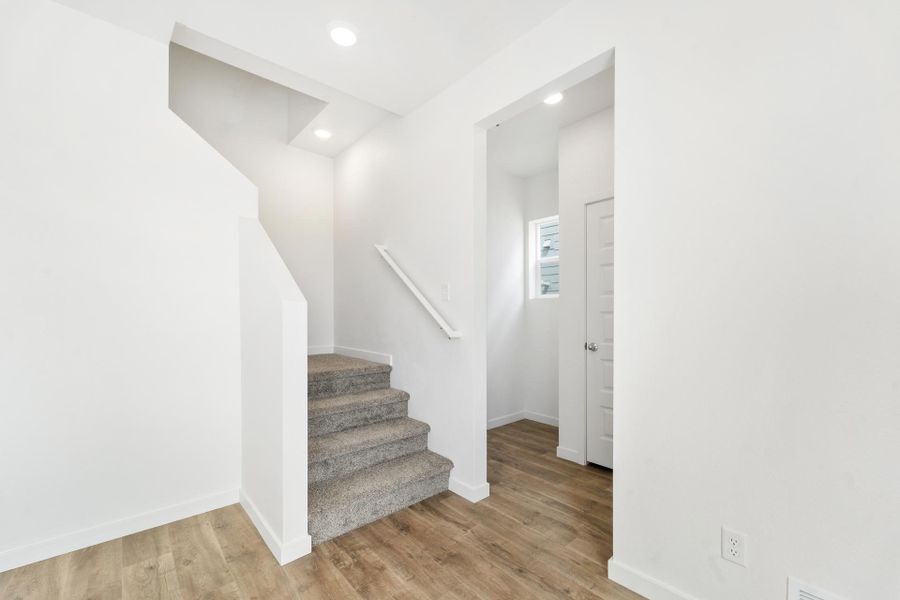 Spacious, unfurnished interior of a new home in Granary, Johnstown (Image 13).