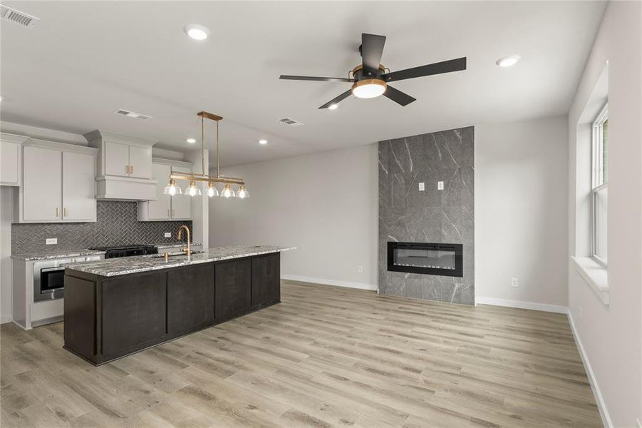 12. 2902 Wheelhouse - Family (3) 12. 2902 Wheelhouse - Family (3)