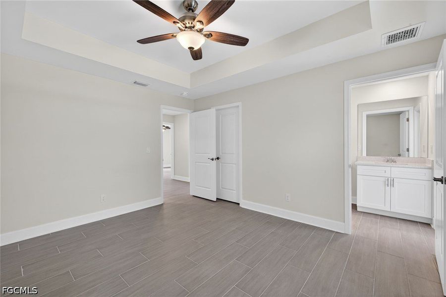 Spacious, unfurnished interior of a new home in Cape Coral, Cape Coral (Image 31).