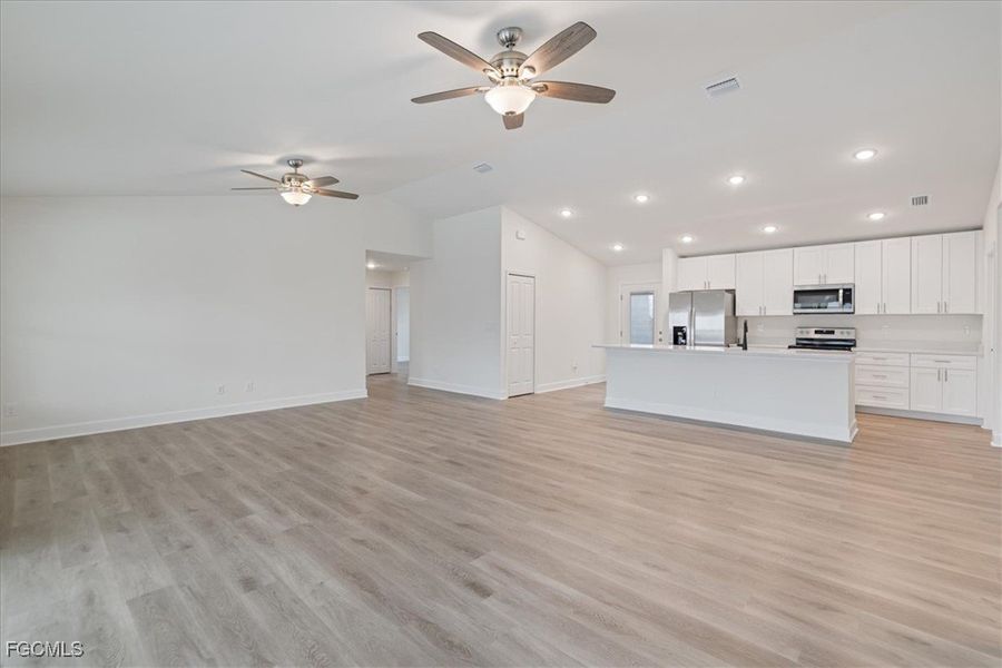 Spacious, unfurnished interior of a new home in Cape Coral, Cape Coral (Image 17).