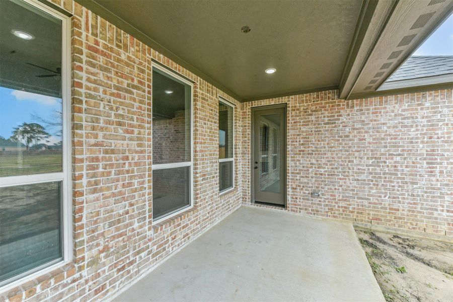 Exterior details and patio area of a home in , Baytown (Image 4).
