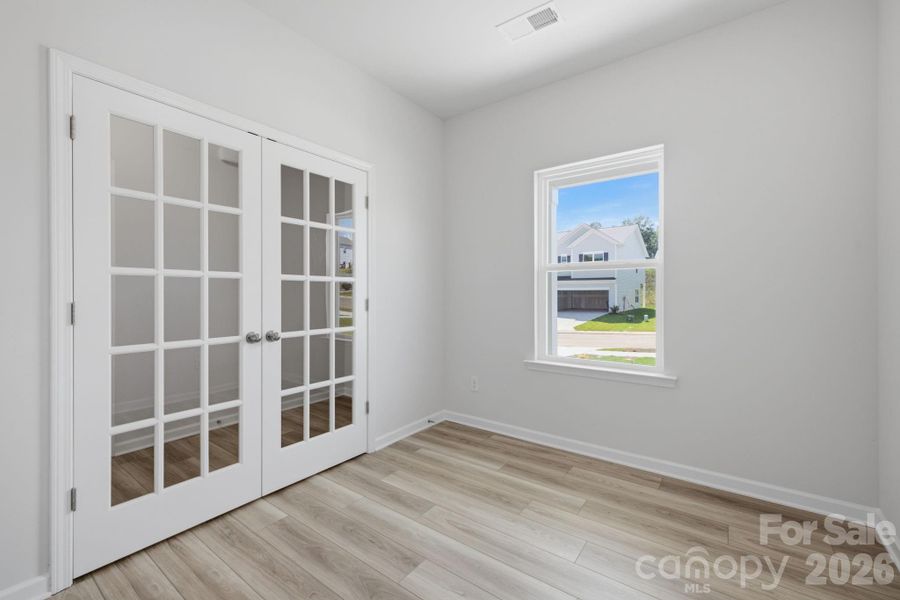 Spacious, unfurnished interior of a new home in Catawba Trace, Catawba (Image 15).