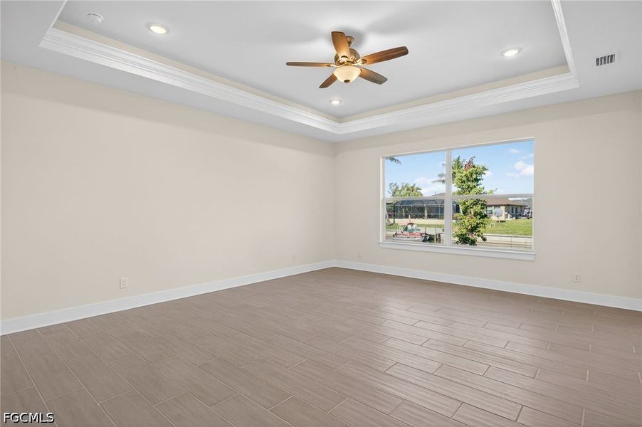Spacious, unfurnished interior of a new home in Cape Coral, Cape Coral (Image 18).