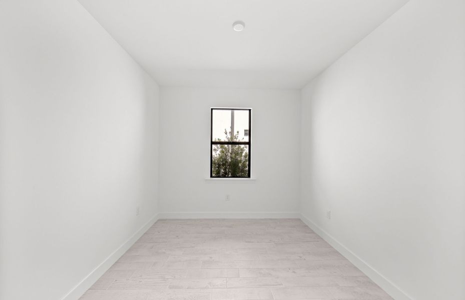 Spacious, unfurnished interior of a new home in Terreno, Naples (Image 18).