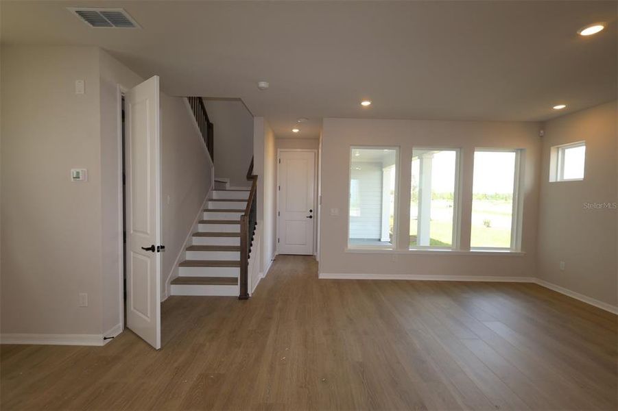 Spacious, unfurnished interior of a new home in Weslyn Park in Sunbridge 34', St. Cloud (Image 6).