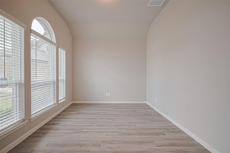 Spacious, unfurnished interior of a new home in Rollingbrook Estates, Baytown (Image 23). Spacious, unfurnished interior of a new home in Rollingbrook Estates, Baytown (Image 23).