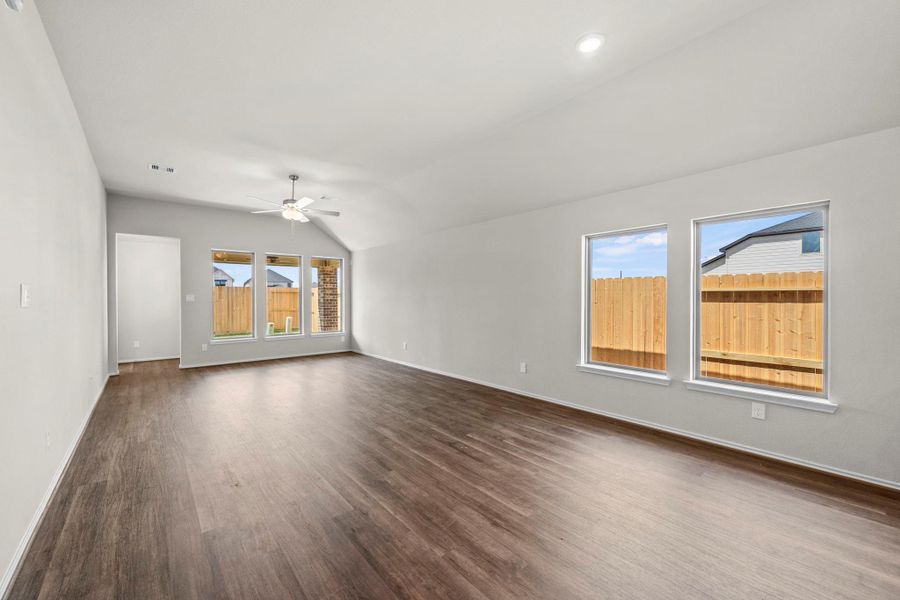 Spacious, unfurnished interior of a new home in Candela, Richmond (Image 23).