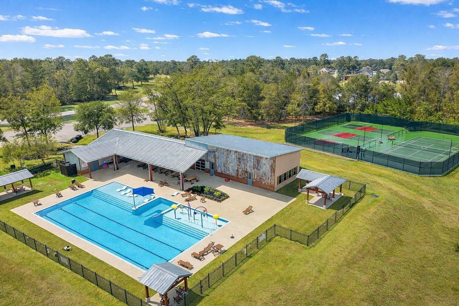 A highly sought-after communityfeaturing a pool, splash pad,tennis courts, and picturesquecommon areas surrounded byrolling terrain and mature trees—offering a lifestyle that’s hard tomatch.