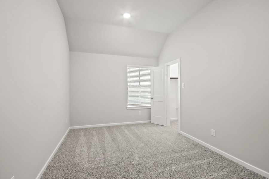 Spacious, unfurnished interior of a new home in Santa Rita Ranch, Liberty Hill (Image 40).