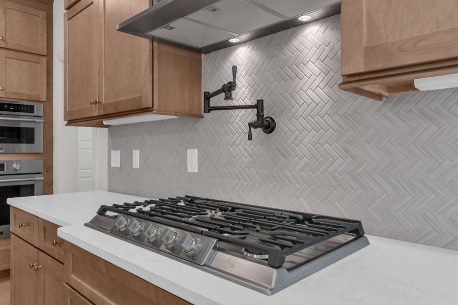 Representative interior finishes for a home built from the The Hampton by RobuckHomes in Stonehenge, Raleigh (Image 75).