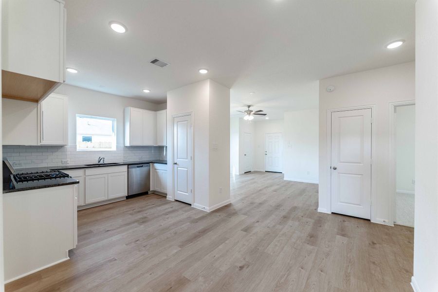 Spacious, unfurnished interior of a new home in Colony at Pinehurst, Pinehurst (Image 8). Spacious, unfurnished interior of a new home in Colony at Pinehurst, Pinehurst (Image 8).